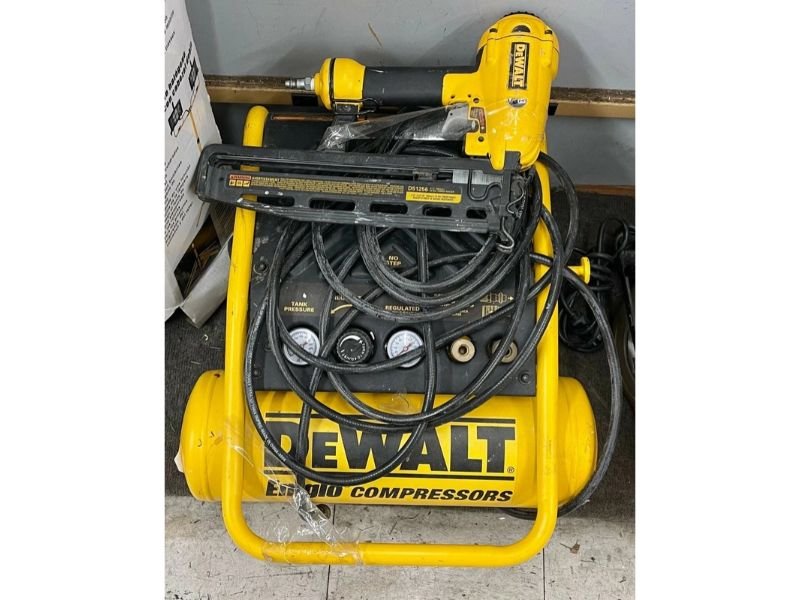 Oil-Free Pump Reduces Maintenance. The oil-free pump is one of the D55141R's most convenient features.