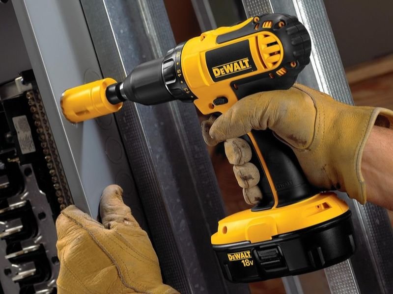 Variable-Speed Trigger Helps With Precision. The DC720KA has variable speed, allowing RPM to change according to trigger pressure.